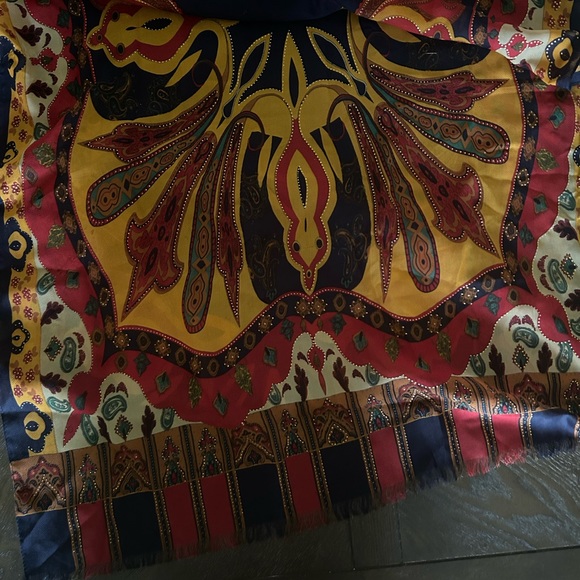 Soft silky scarf - Picture 5 of 6